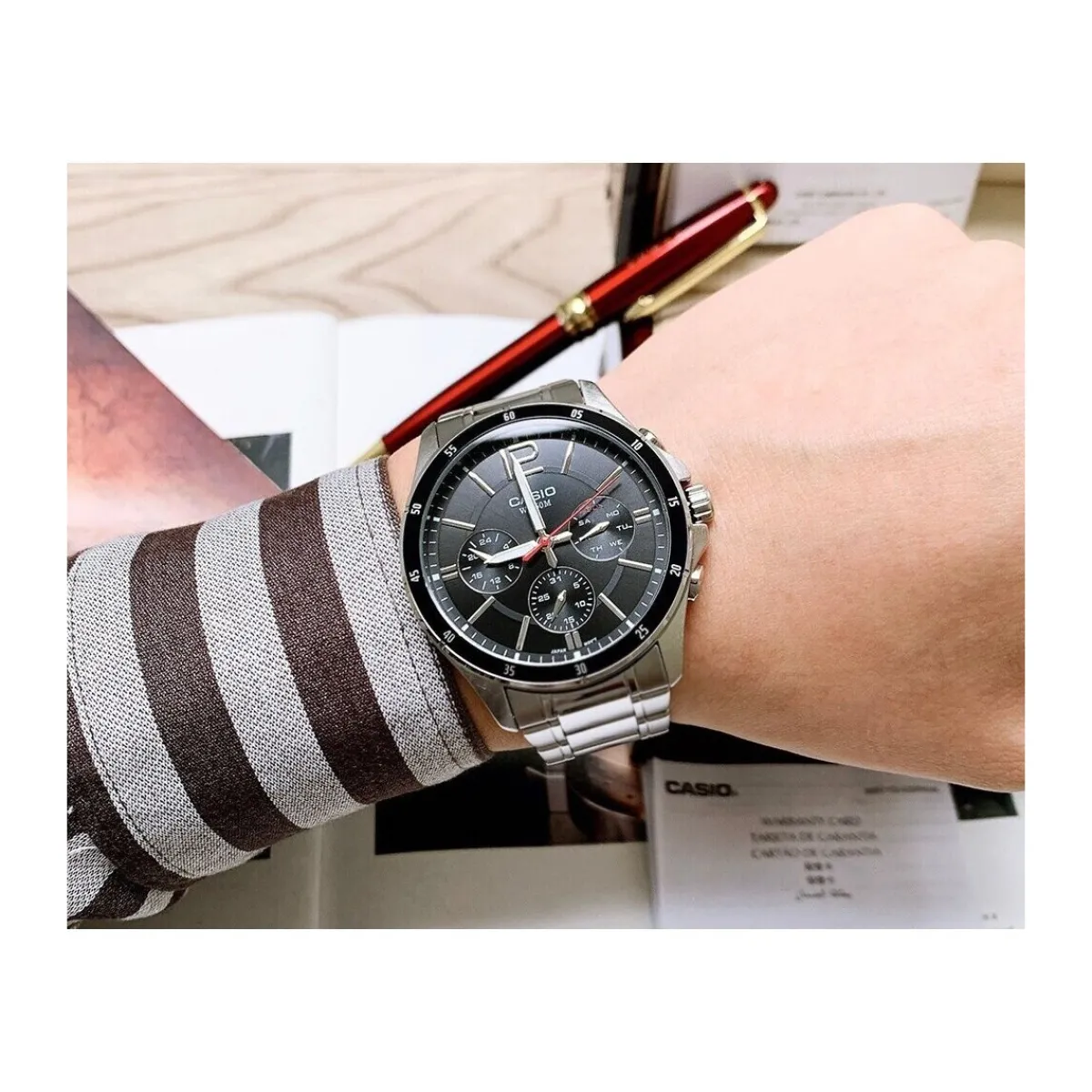 Casio MTP1374D1AV-Homme Montres